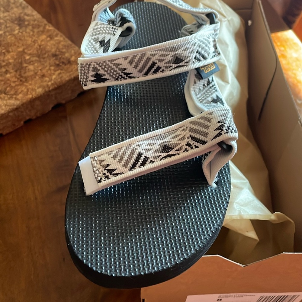 TEVA Original Universal Sandal Aztec Boomerang White/Grey Size 8 - New, in box